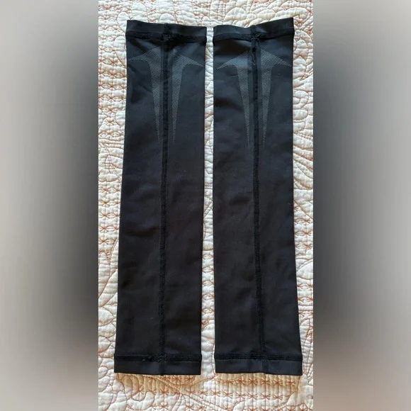 Nike Dri-fit Women's Arm Sleeves in Black - Picture 2 of 2